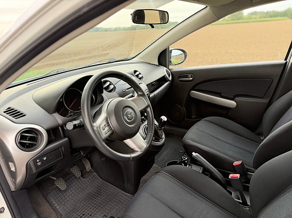 Mazda 2 7 of 8