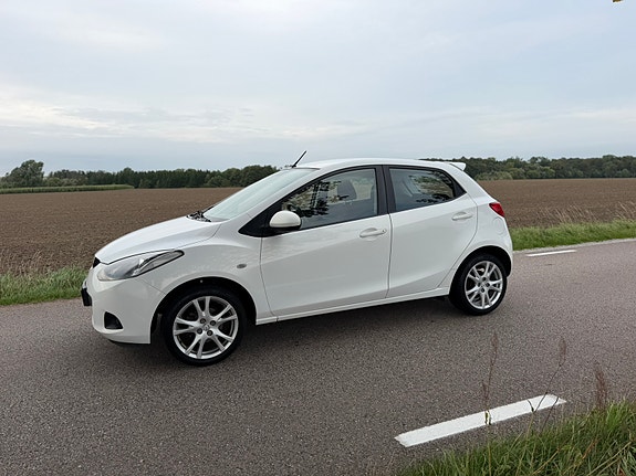 Mazda 2 3 of 8