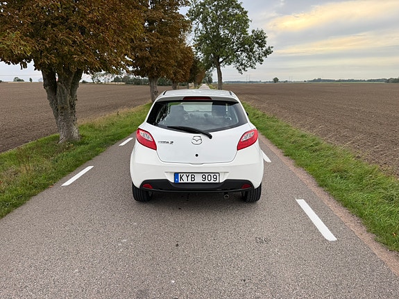 Mazda 2 5 of 8
