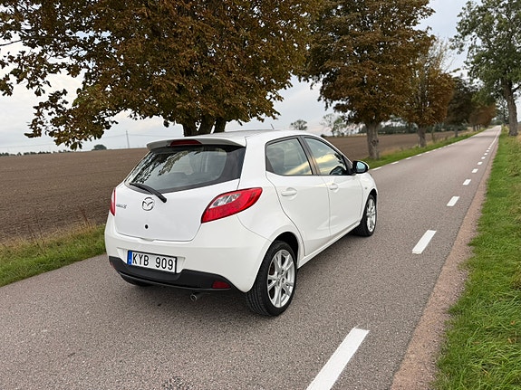 Mazda 2 6 of 8