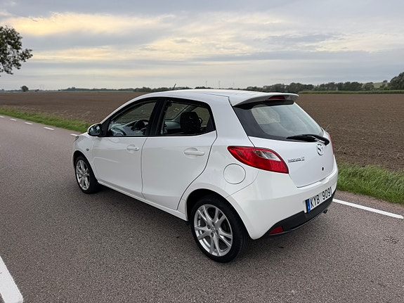 Mazda 2 4 of 8