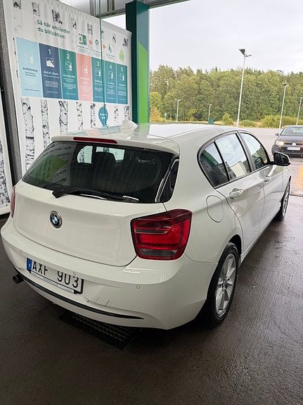 BMW 118d 3 of 6