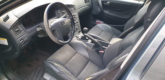 Volvo V70 4 of 6