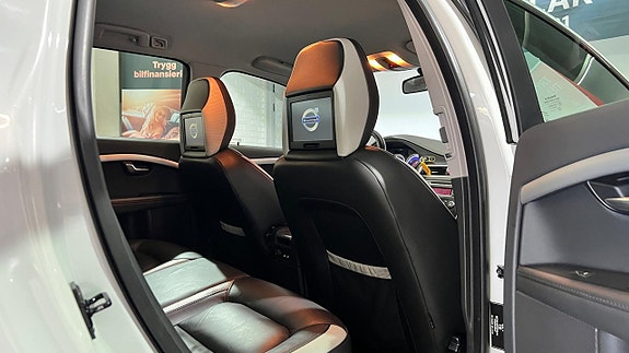 Volvo V70 11 of 19