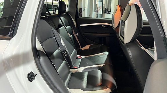 Volvo V70 12 of 19