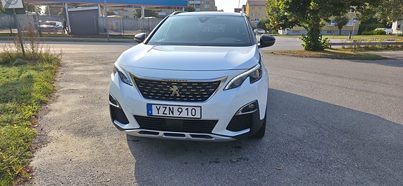 Peugeot 5008 2 of 12