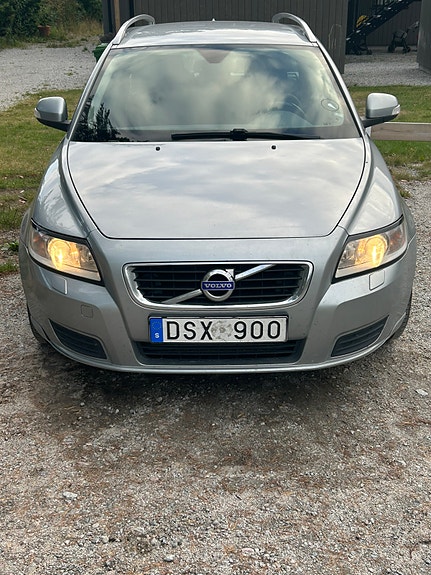 Volvo V50 2 of 14