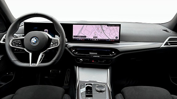 BMW 330e 13 of 17