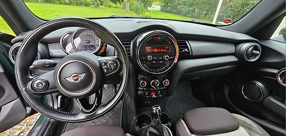 MINI Cooper 5 of 8