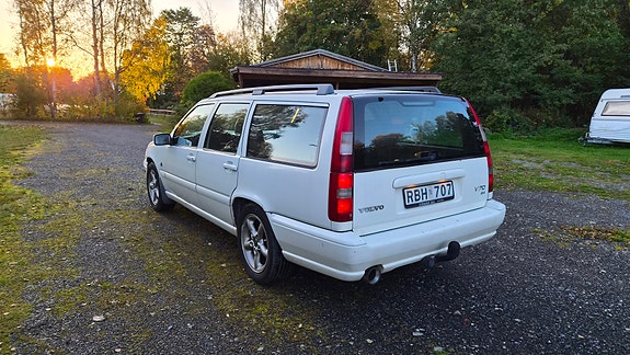 Volvo V70 3 of 10