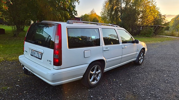 Volvo V70 4 of 10