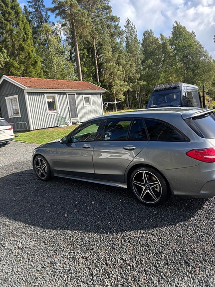 Mercedes-Benz C43 3 of 4
