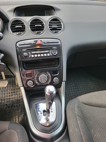 Peugeot 308 SW 9 of 10