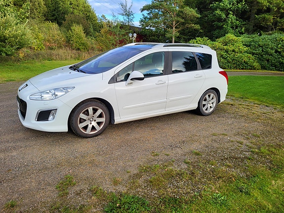 Peugeot 308 SW 2 of 10