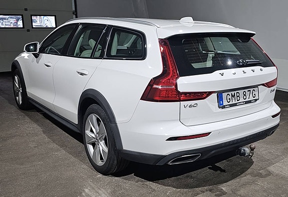 Volvo V60 Cross Country 5 of 14