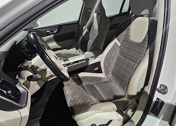 Volvo V60 Cross Country 6 of 14