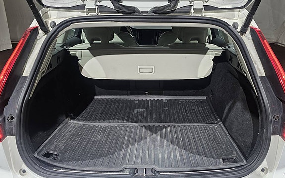 Volvo V60 Cross Country 11 of 14