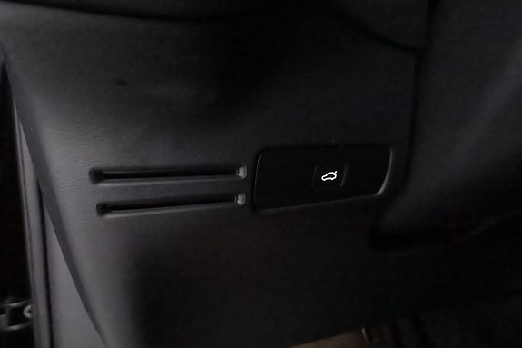 Volvo EC40 17 of 30