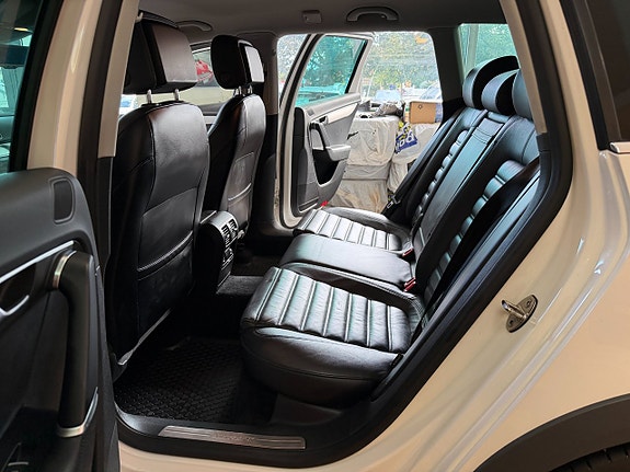 Volkswagen Passat Alltrack 17 of 28