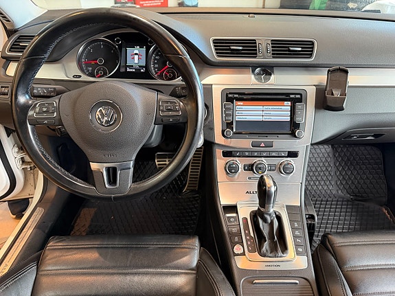 Volkswagen Passat Alltrack 15 of 28