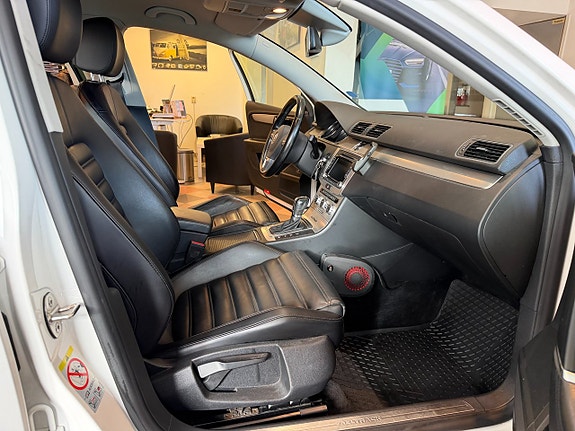 Volkswagen Passat Alltrack 13 of 28