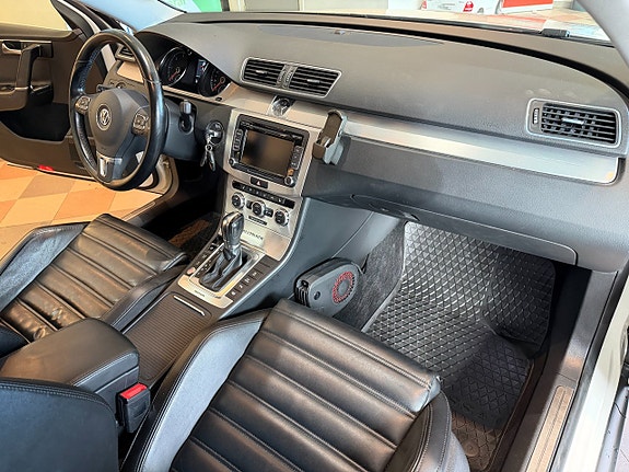 Volkswagen Passat Alltrack 12 of 28
