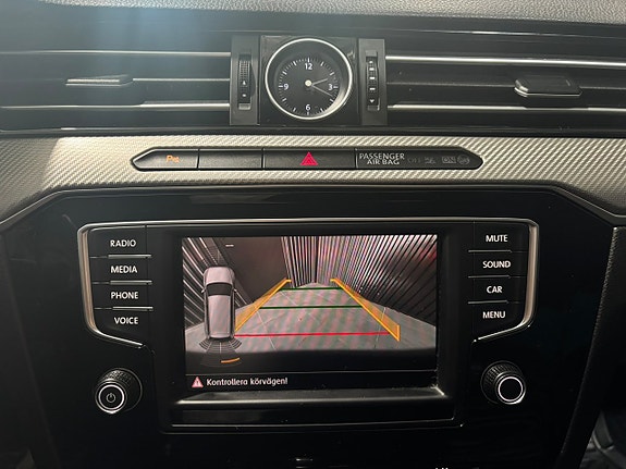 Volkswagen Passat 18 of 22