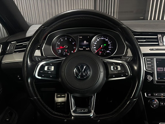 Volkswagen Passat 13 of 22