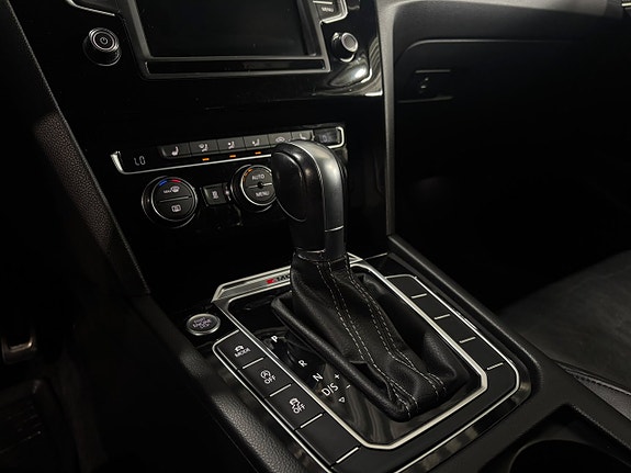 Volkswagen Passat 16 of 22