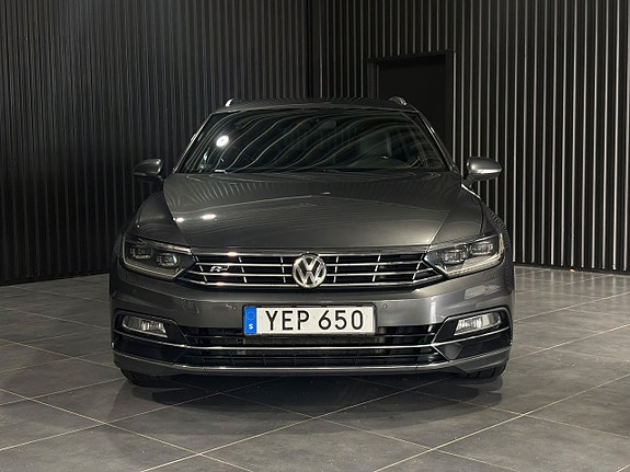 Volkswagen Passat 2 of 22
