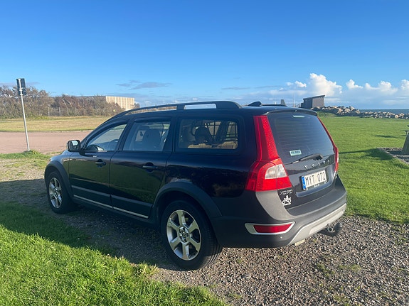 Volvo XC70 2 of 7