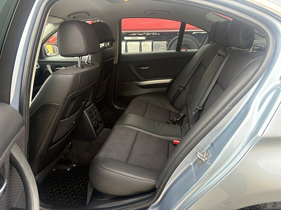 BMW 320d 13 of 14