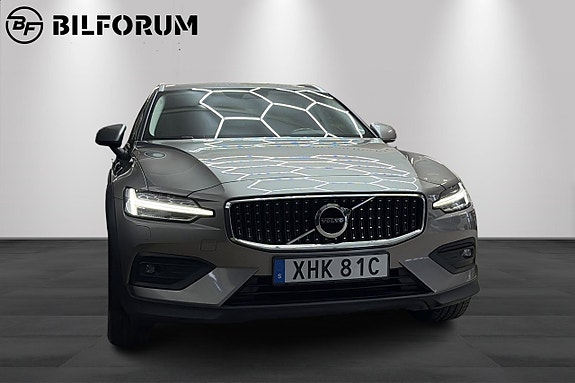 Volvo V60 Cross Country 3 of 18