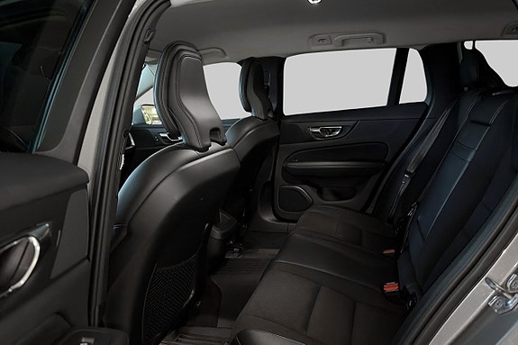 Volvo V60 Cross Country 10 of 18