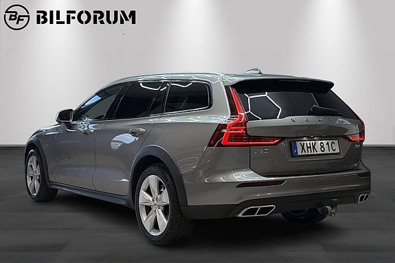 Volvo V60 Cross Country 5 of 18