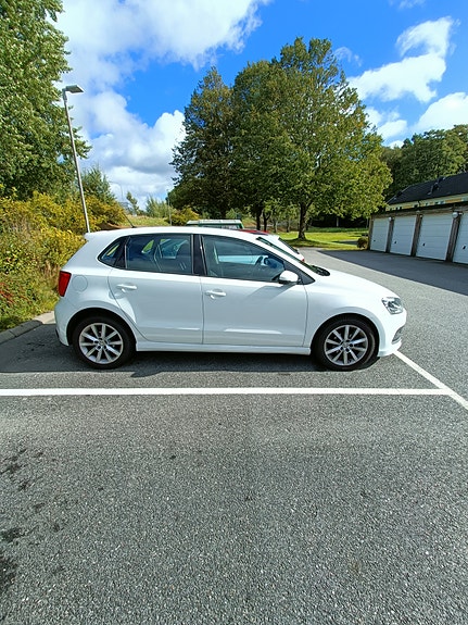 Volkswagen Polo 2 of 6