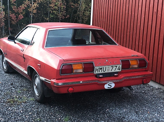 Ford Mustang 2 of 5