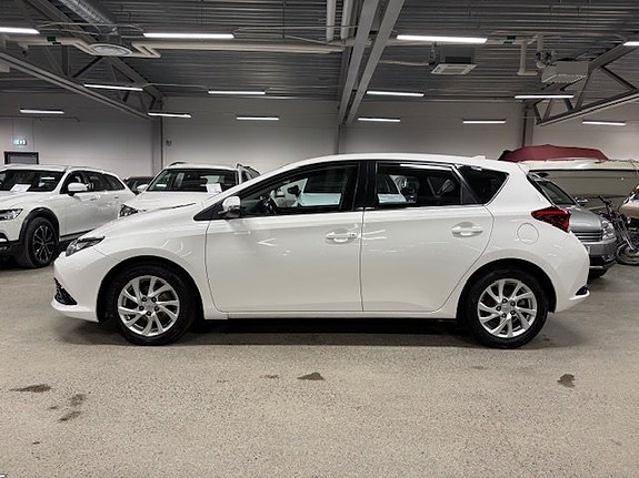 Toyota Auris 2 of 8