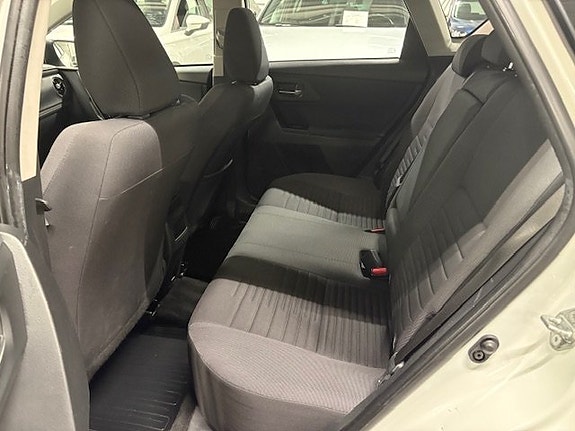 Toyota Auris 5 of 8