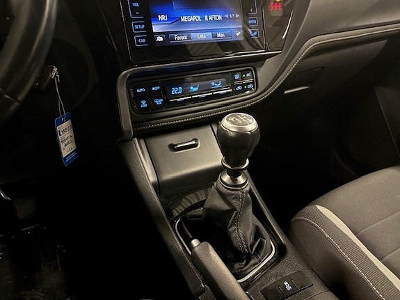 Toyota Auris 7 of 8