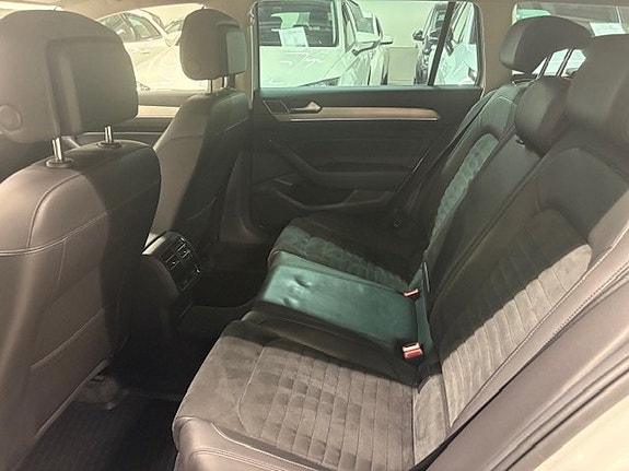 Volkswagen Passat 5 of 11