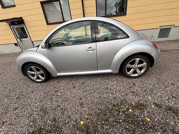 Volkswagen New Beetle 3 of 8