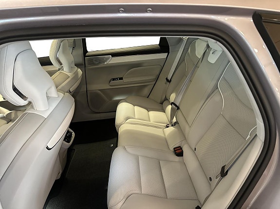 Volvo ES90 7 of 17