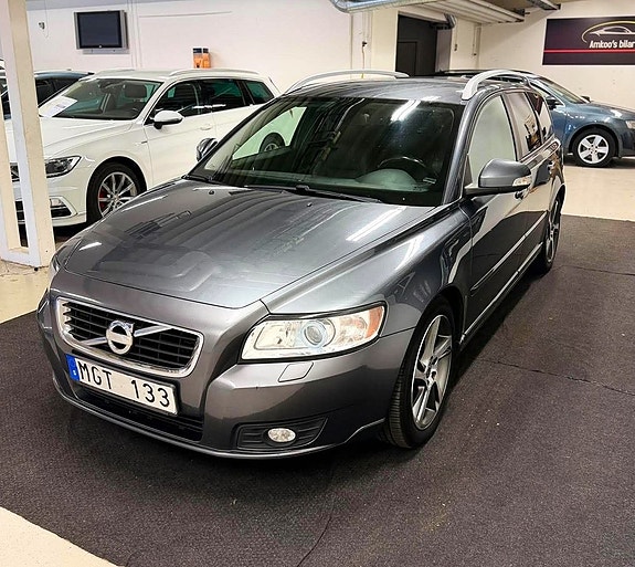 Volvo V50 4 of 18