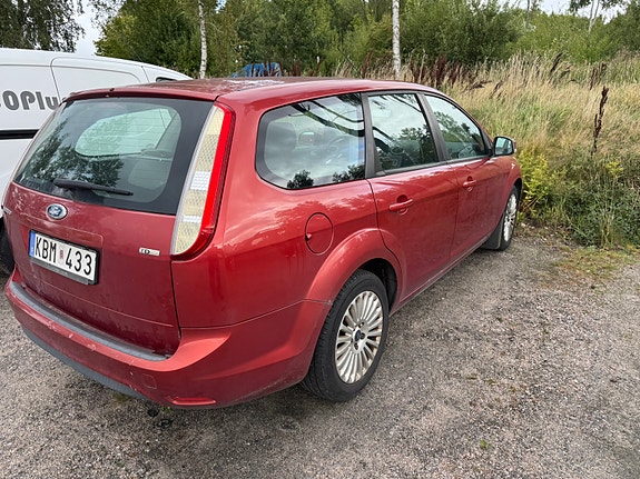 Ford Focus 2 of 4