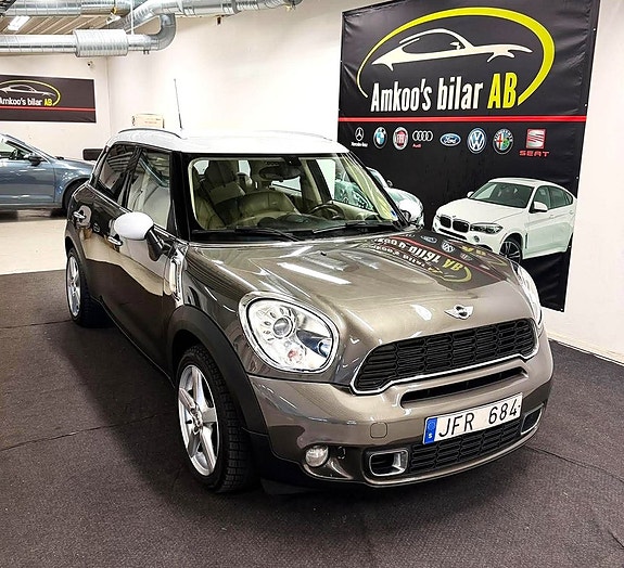 MINI Countryman Cooper S 2 of 16
