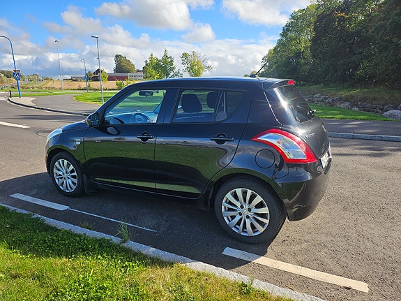 Suzuki Swift 2 of 5