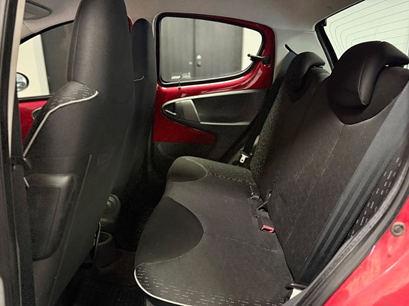 Peugeot 107 8 of 13