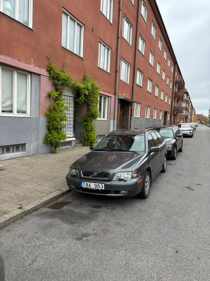 Volvo V40 2 of 5