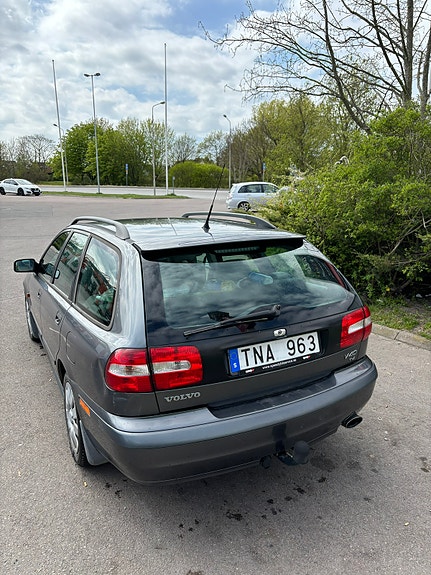 Volvo V40 3 of 5